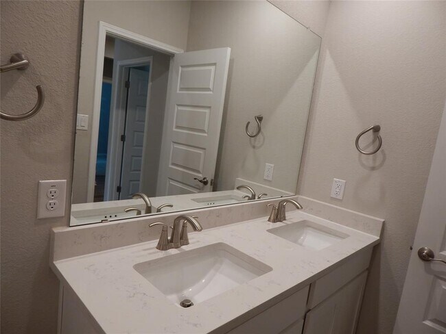 Building Photo - 126 Fairmeadow Downs Dr