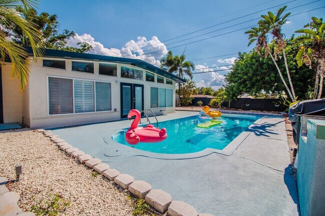 Building Photo - 4501 Loring Pl