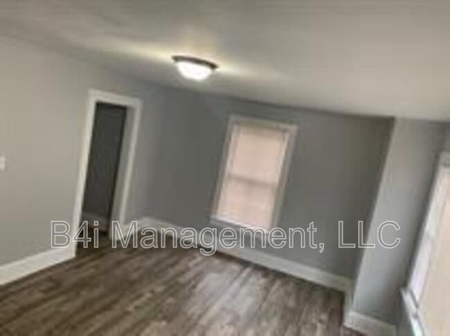 Building Photo - 205 Porter St SW