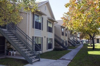 Building Photo - 910 N Frio St