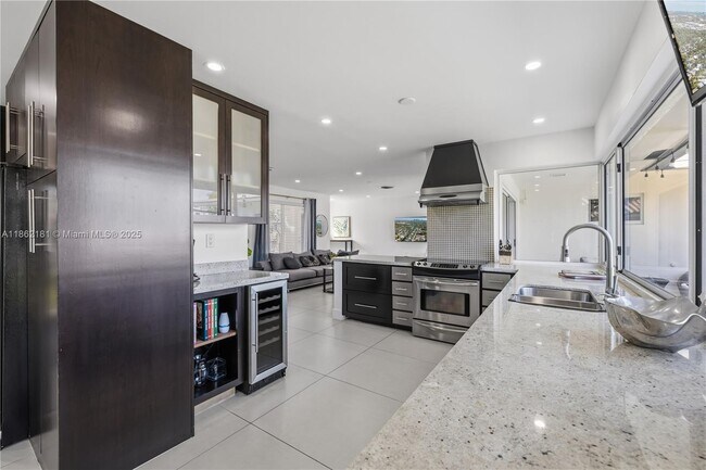 Building Photo - 1709 SW 5th Pl