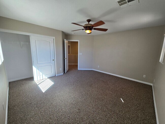 Building Photo - ****Two Weeks FREE RENT **** A Spacious 4 Bedroom House in Iron Mountain Ranch