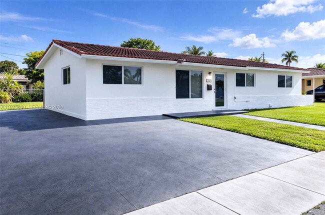 Building Photo - Southwest 94th Avenue, Miami, FL 33165 - 3 BR 2 BA single-family home
