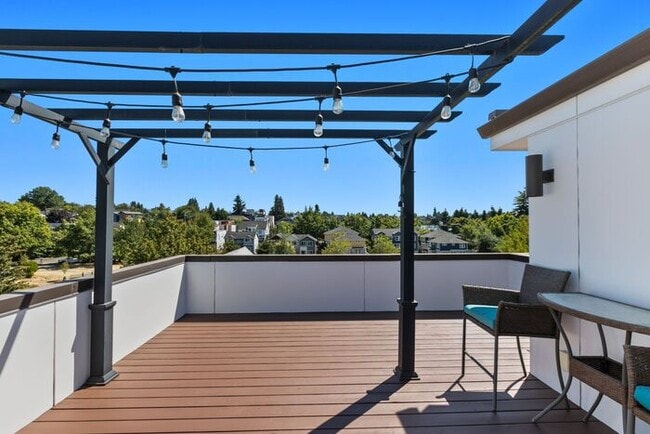 Building Photo - Air Conditioned Judkins Parkside Townhome ...