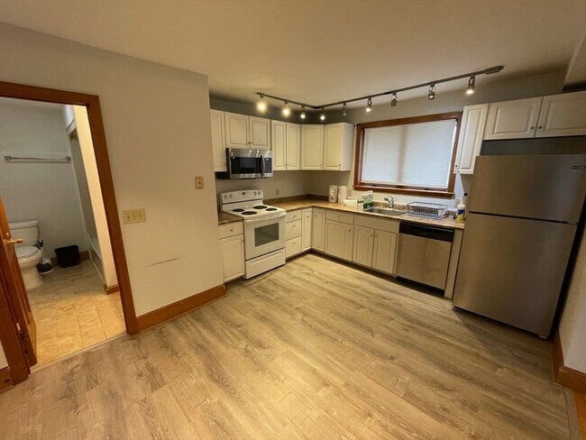 Building Photo - 21 Court St