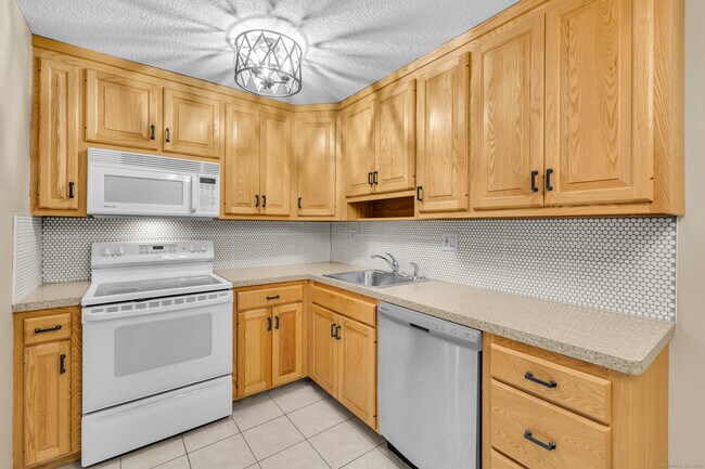 Building Photo - 38 Rambling Brook Ln