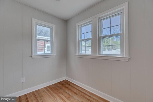 Building Photo - 3714 17th St NE