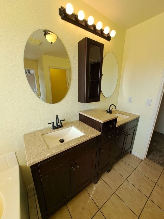 Building Photo - Beautiful 4 Bedroom House Ready To Call Home!