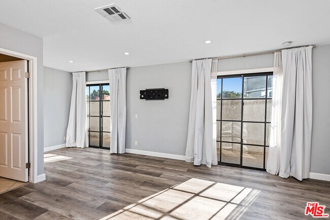 Building Photo - 3780 Ocean View Ave