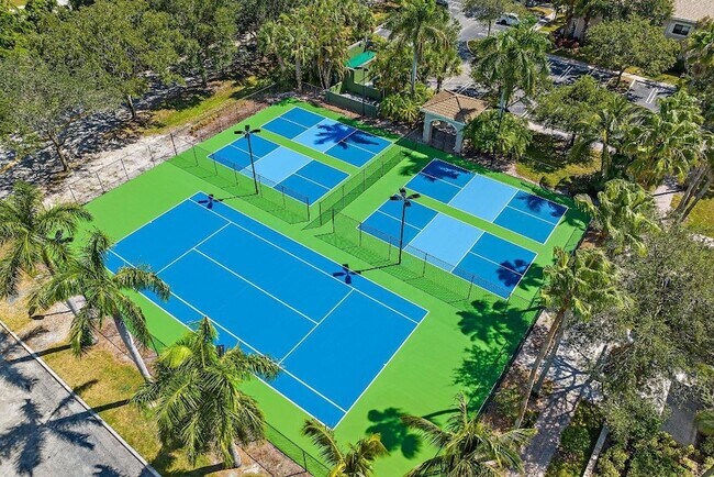 Building Photo - 2809 Amalei Dr