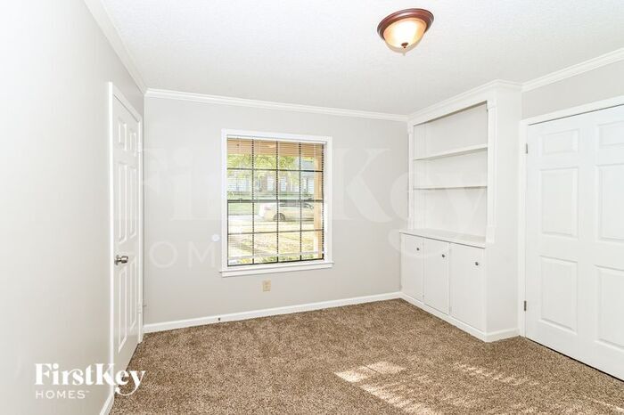 Building Photo - 1053 Boones Hollow Dr