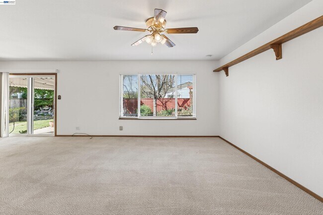 Building Photo - 1450 Kolln St