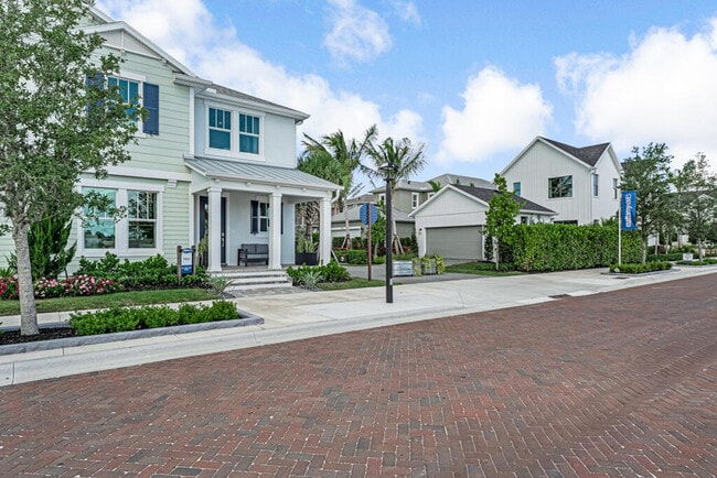 Building Photo - 923 SW Pr Ave