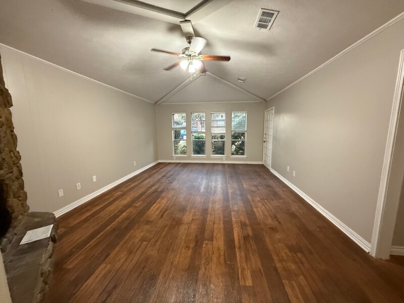 Building Photo - 2018 Auburn Dr