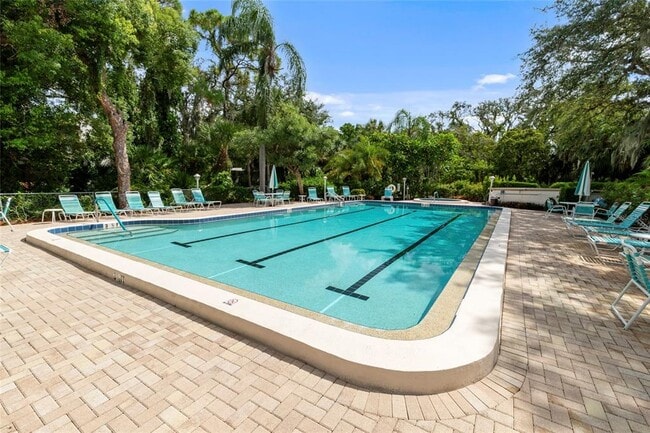 Building Photo - 440 Palm Tree Dr