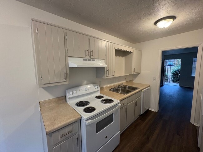 Building Photo - For rent