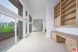 Building Photo - 4250 Vía Dolce