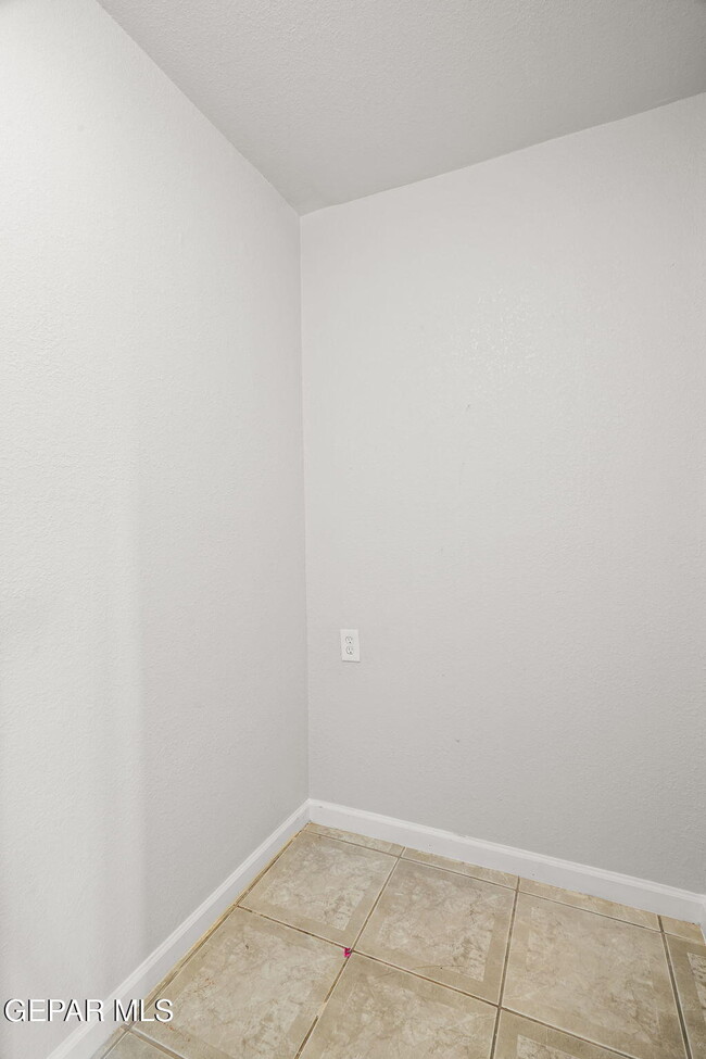 Building Photo - 317 Olivia Cir