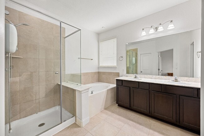 Building Photo - 6326 Wolf Run Dr