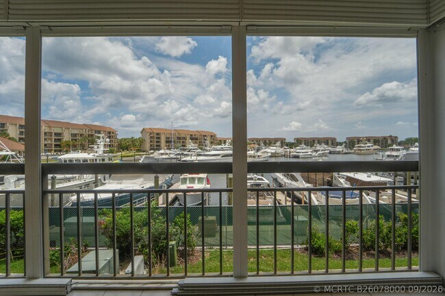 Building Photo - 2601 Marina Isle Way