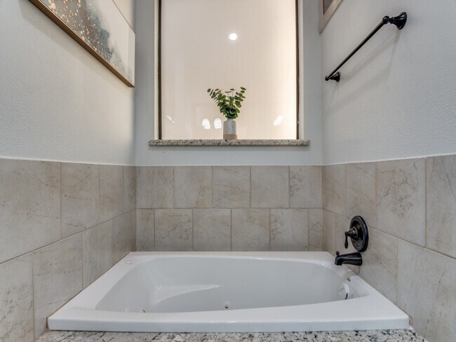 Building Photo - 1509 Holly St