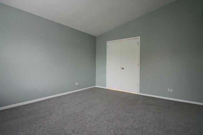 Building Photo - 1520 Commodore Ln