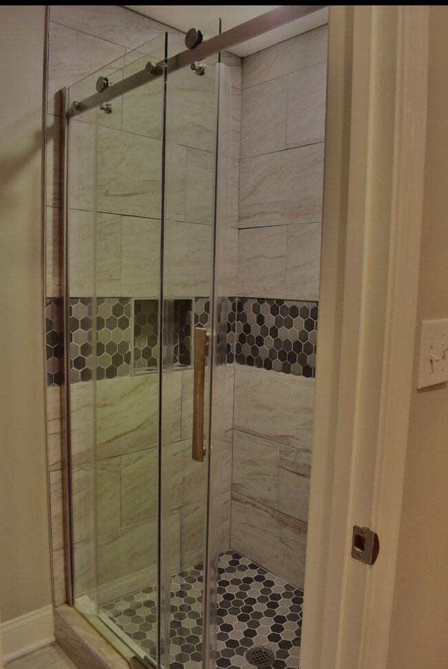 Basement shower - 5010 Kenilworth Ave