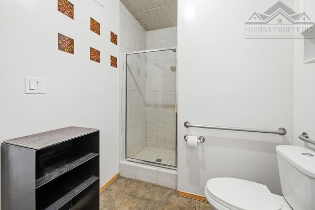 Building Photo - Bright Midtown Studio Loft