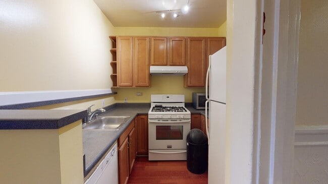 Building Photo - Room in 4 Bedroom Home at 56 Langton St