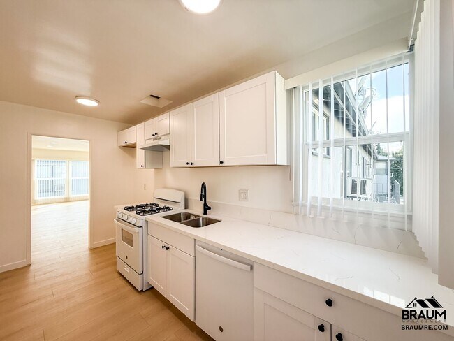 Building Photo - 7339 Woodman Ave