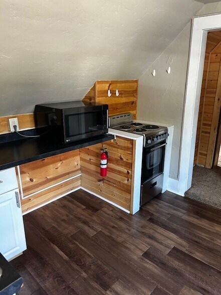 Kitchen - 1310 Oak St