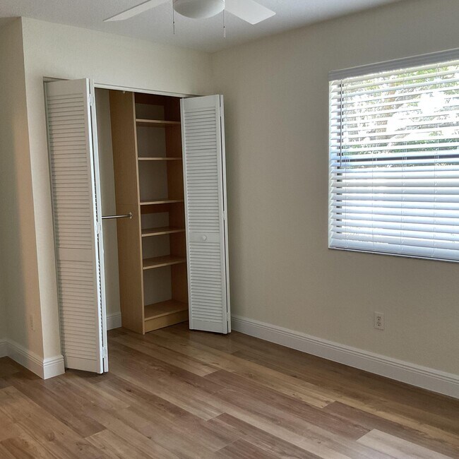 Building Photo - 1160 3rd Way