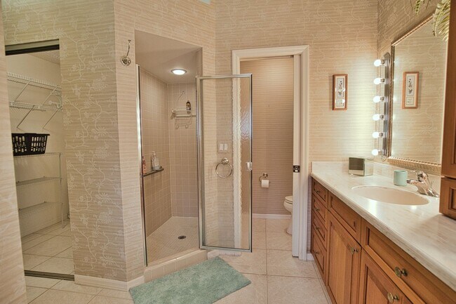 Building Photo - Seasonal Short-Term 3 Bedroom 3 Bathroom Home in The Patio Homes of Chestnut Creek!