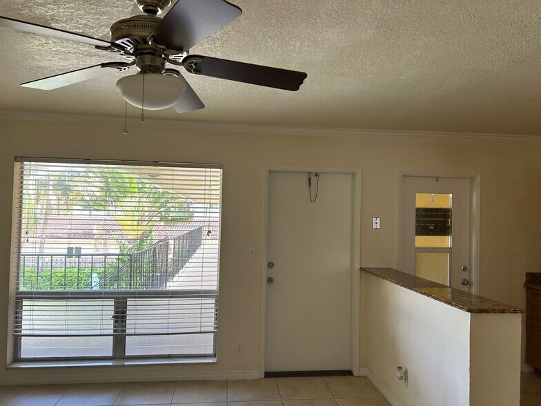 Building Photo - 2190 SE 5th St