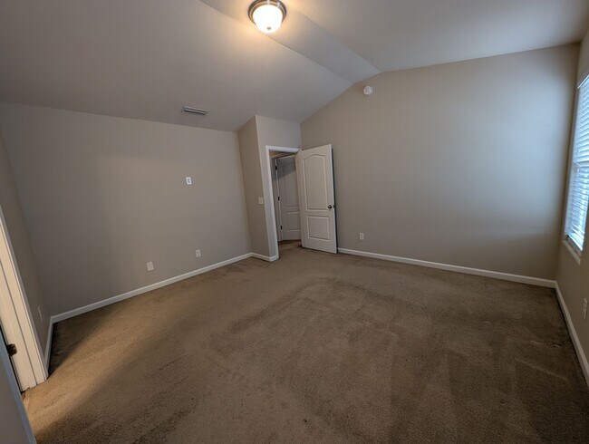 Building Photo - Spacious Townhome in Kingstree!