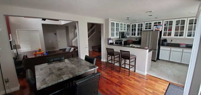 Building Photo - Gorgeous 3 Bed, 2.5 Bath Townhome In Ranch...