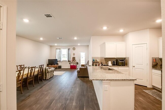 Building Photo - 908 Vogel Dr