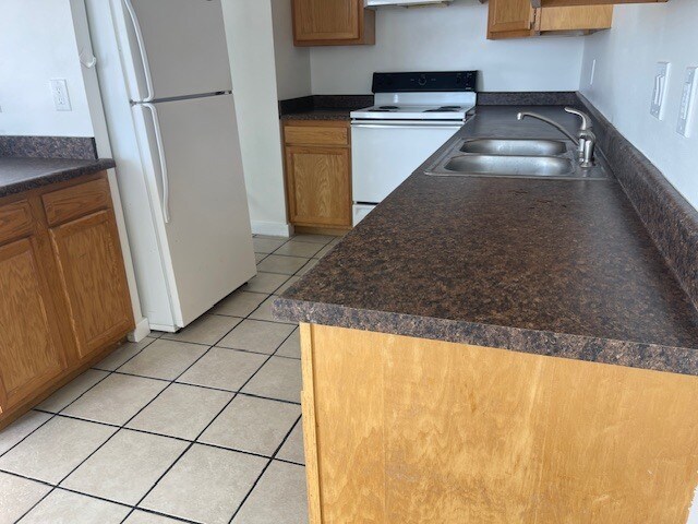 Building Photo - 2070 Sahara Dr