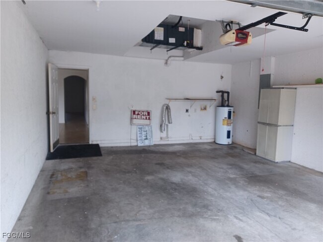 Building Photo - 3020 SE Santa Barbara Pl