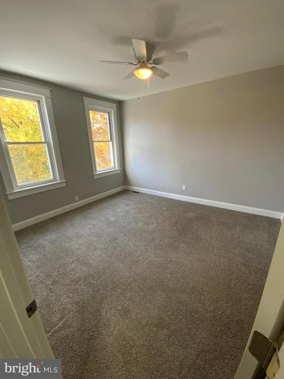 Building Photo - 18 S Tremont Rd