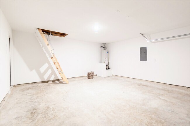 Building Photo - 7351 Gorrion Dr