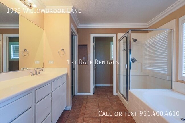 Building Photo - 1935 Willowbrook Ln