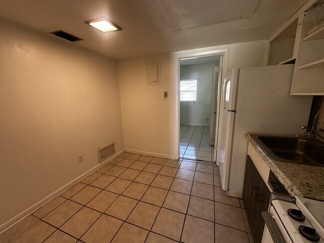Building Photo - 1315 SE Silver Springs Pl