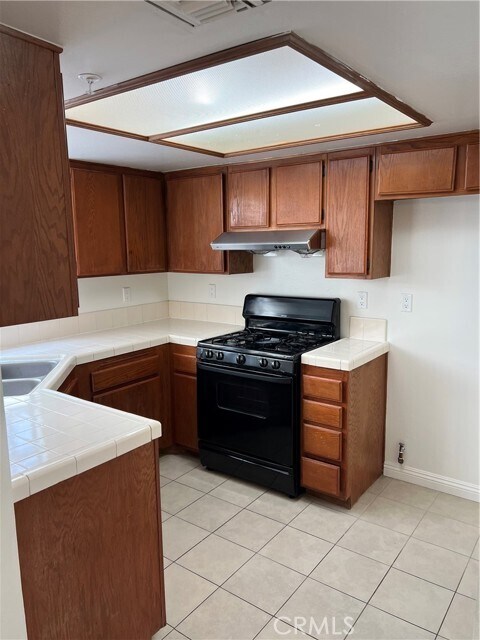 Building Photo - 711 W Duarte Rd