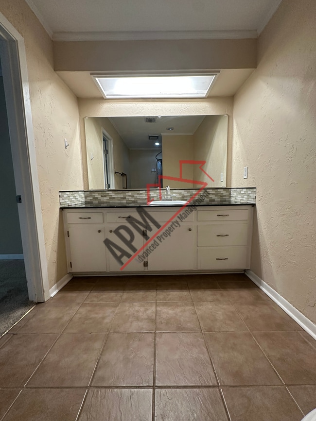 Building Photo - Gorgeous 3 Bedroom House!