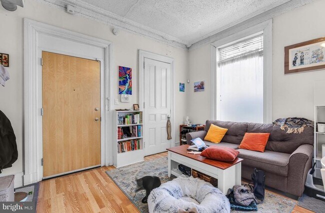 Building Photo - 3017 W Girard Ave