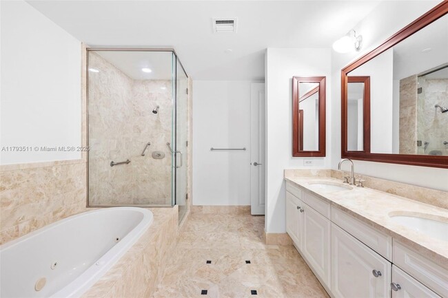 Building Photo - 1425 Brickell Ave