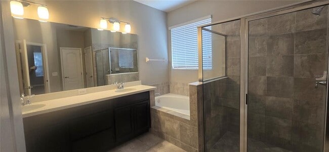 Building Photo - 7564 Bishop Square Dr