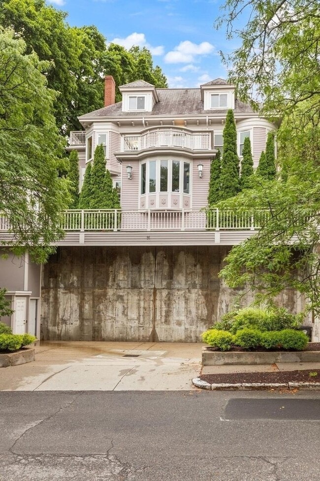 Building Photo - 91 University Rd