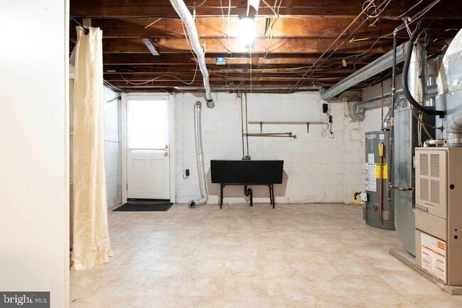 Building Photo - 355 W 12th Ave